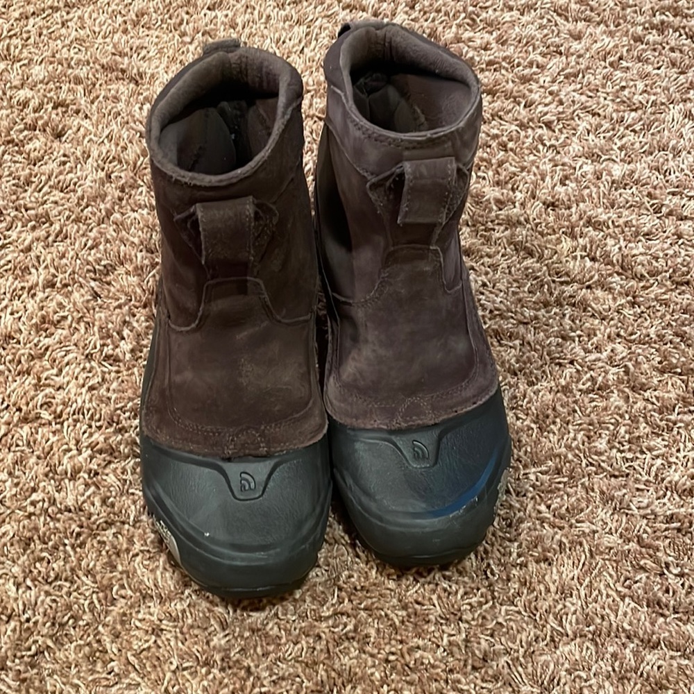 Brown mens size 7 north face heat seeker snow boot.Excellent condition
